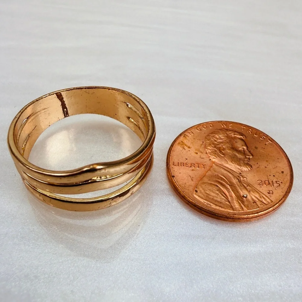 Goldtone Triple V Shaped Band Chevron Design Minimalist sz 7 Ring